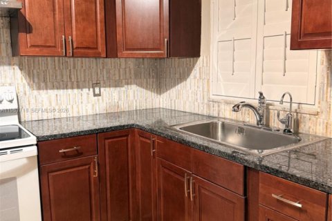 Condo in Davie, Florida, 2 bedrooms  № 2043010 - photo 17