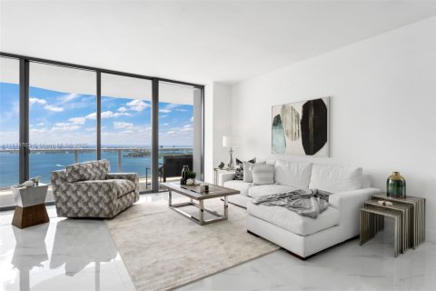 Condominio en venta en Miami, Florida, 5 dormitorios, 296.27 m2 № 1981879 - foto 2