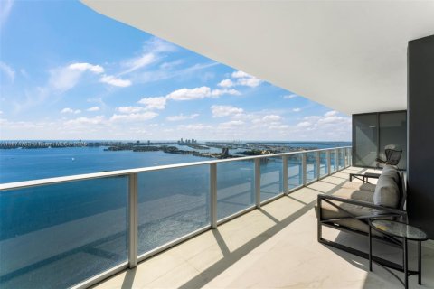Condominio en venta en Miami, Florida, 5 dormitorios, 296.27 m2 № 1981879 - foto 4