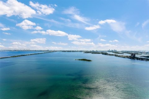 Condominio en venta en Miami, Florida, 5 dormitorios, 296.27 m2 № 1981879 - foto 13