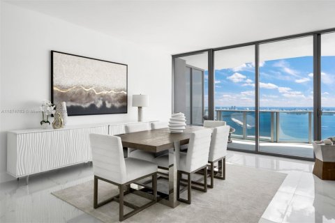 Condominio en venta en Miami, Florida, 5 dormitorios, 296.27 m2 № 1981879 - foto 3