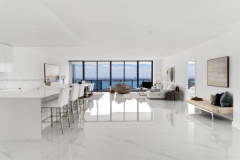 Condominio en venta en Miami, Florida, 5 dormitorios, 296.27 m2 № 1981879 - foto 1
