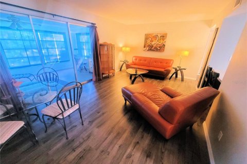 Villa ou maison à vendre à Sun City Center, Floride: 2 chambres, 117.61 m2 № 1911059 - photo 4