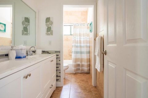 Casa en venta en Homestead, Florida, 6 dormitorios, 282.98 m2 № 2015619 - foto 29