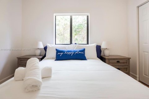 Casa en venta en Homestead, Florida, 6 dormitorios, 282.98 m2 № 2015619 - foto 26