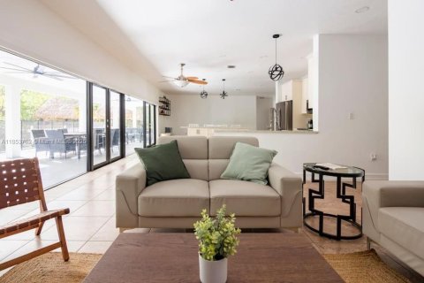 Casa en venta en Homestead, Florida, 6 dormitorios, 282.98 m2 № 2015619 - foto 20