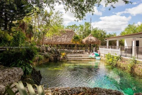 Casa en venta en Homestead, Florida, 6 dormitorios, 282.98 m2 № 2015619 - foto 2