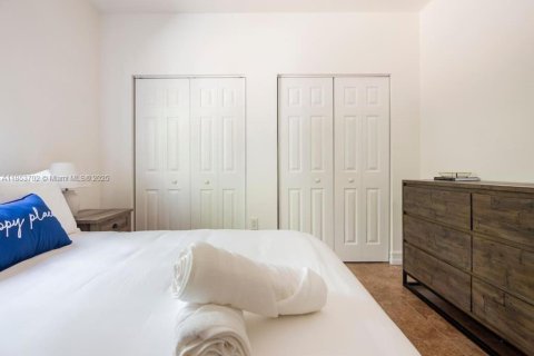 Casa en venta en Homestead, Florida, 6 dormitorios, 282.98 m2 № 2015619 - foto 30