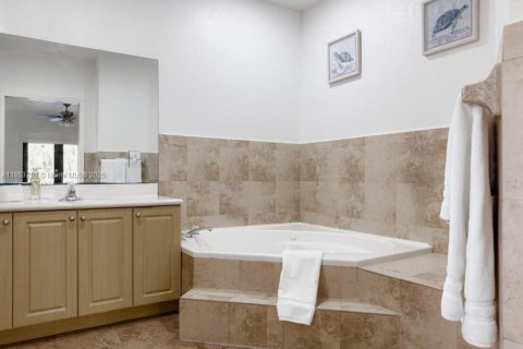 Casa en venta en Homestead, Florida, 6 dormitorios, 282.98 m2 № 2015619 - foto 22