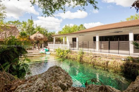 Casa en venta en Homestead, Florida, 6 dormitorios, 282.98 m2 № 2015619 - foto 15