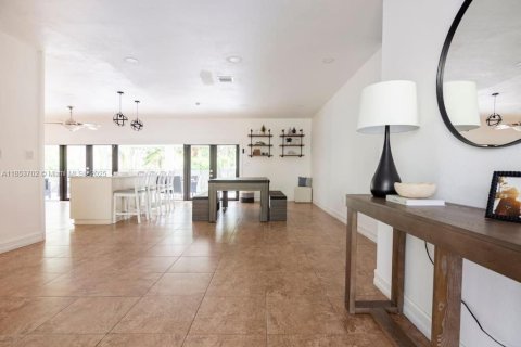 Casa en venta en Homestead, Florida, 6 dormitorios, 282.98 m2 № 2015619 - foto 5