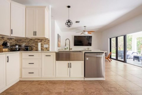 Casa en venta en Homestead, Florida, 6 dormitorios, 282.98 m2 № 2015619 - foto 19