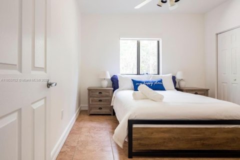 Casa en venta en Homestead, Florida, 6 dormitorios, 282.98 m2 № 2015619 - foto 28