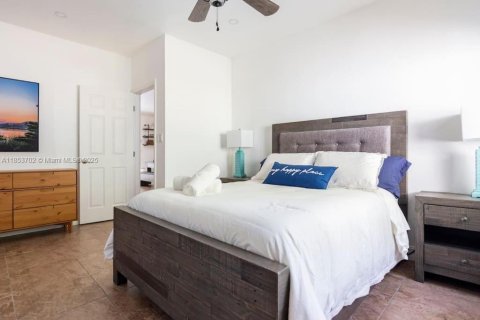 Casa en venta en Homestead, Florida, 6 dormitorios, 282.98 m2 № 2015619 - foto 24