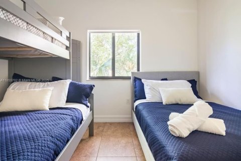 Casa en venta en Homestead, Florida, 6 dormitorios, 282.98 m2 № 2015619 - foto 12