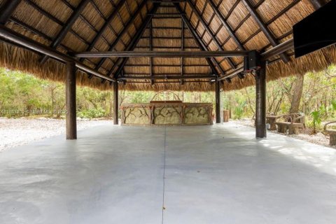 Casa en venta en Homestead, Florida, 6 dormitorios, 282.98 m2 № 2015619 - foto 3