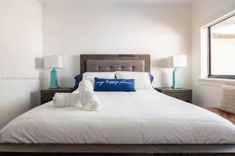 Casa en venta en Homestead, Florida, 6 dormitorios, 282.98 m2 № 2015619 - foto 10
