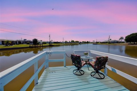 House in Sun City Center, Florida 3 bedrooms, 181.25 sq.m. № 2216615