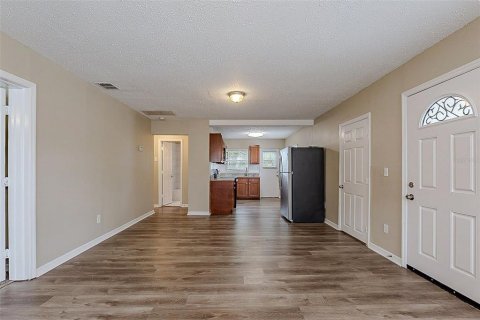 House in Tampa, Florida 3 bedrooms, 85.28 sq.m. № 2150753 - photo 6