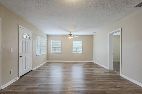 House in Tampa, Florida 3 bedrooms, 85.28 sq.m. № 2150753 - photo 9