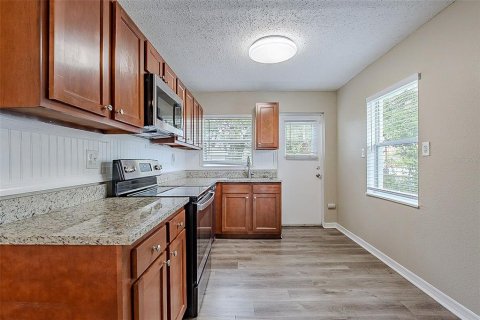 House in Tampa, Florida 3 bedrooms, 85.28 sq.m. № 2150753 - photo 7