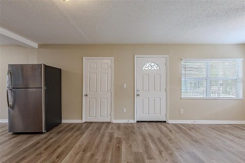 House in Tampa, Florida 3 bedrooms, 85.28 sq.m. № 2150753 - photo 8