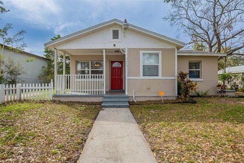House in Tampa, Florida 3 bedrooms, 85.28 sq.m. № 2150753