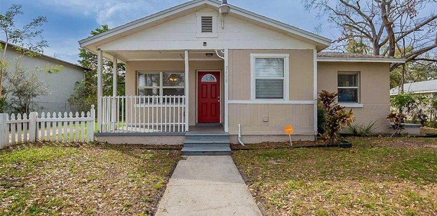 House in Tampa, Florida 3 bedrooms, 85.28 sq.m. № 2150753
