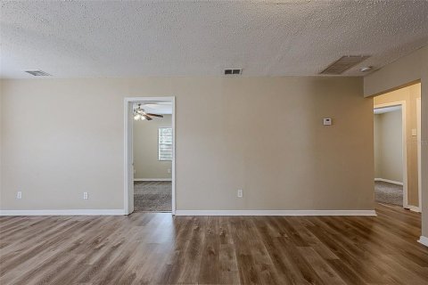 House in Tampa, Florida 3 bedrooms, 85.28 sq.m. № 2150753 - photo 10