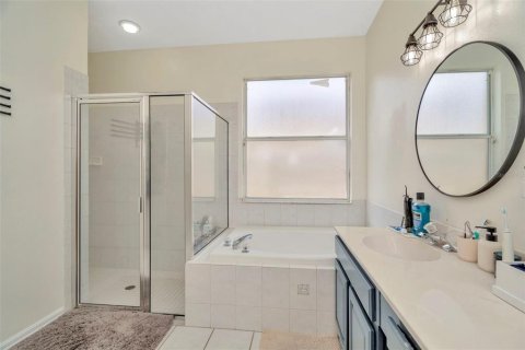 House in Tampa, Florida 3 bedrooms, 206.06 sq.m. № 1919670 - photo 16