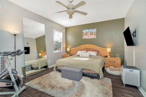 House in Tampa, Florida 3 bedrooms, 206.06 sq.m. № 1919670 - photo 14
