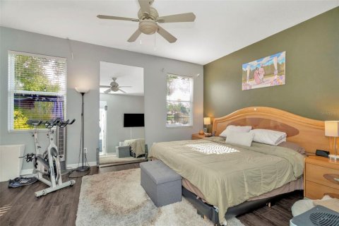 House in Tampa, Florida 3 bedrooms, 206.06 sq.m. № 1919670 - photo 13