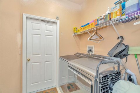 House in Tampa, Florida 3 bedrooms, 206.06 sq.m. № 1919670 - photo 27