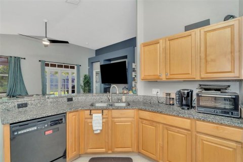 House in Tampa, Florida 3 bedrooms, 206.06 sq.m. № 1919670 - photo 10