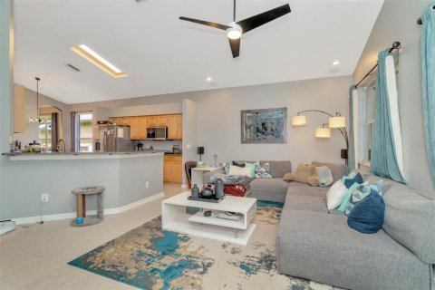 House in Tampa, Florida 3 bedrooms, 206.06 sq.m. № 1919670 - photo 23