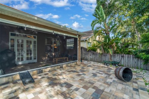 House in Tampa, Florida 3 bedrooms, 206.06 sq.m. № 1919670 - photo 29