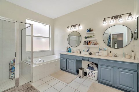 House in Tampa, Florida 3 bedrooms, 206.06 sq.m. № 1919670 - photo 15