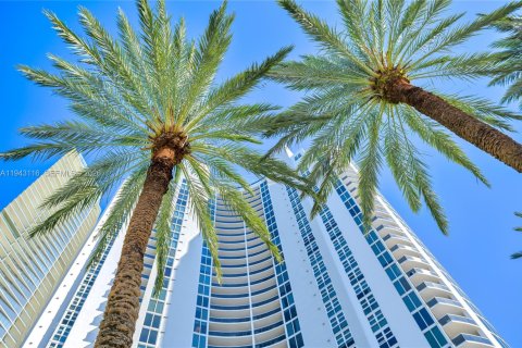 Condo in Sunny Isles Beach, Florida, 2 bedrooms  № 2000781 - photo 30