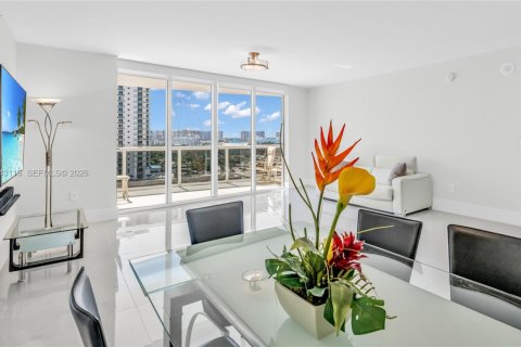 Condo in Sunny Isles Beach, Florida, 2 bedrooms  № 2000781 - photo 6