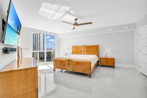 Condo in Sunny Isles Beach, Florida, 2 bedrooms  № 2000781 - photo 17