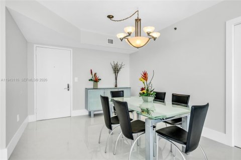 Condo in Sunny Isles Beach, Florida, 2 bedrooms  № 2000781 - photo 5