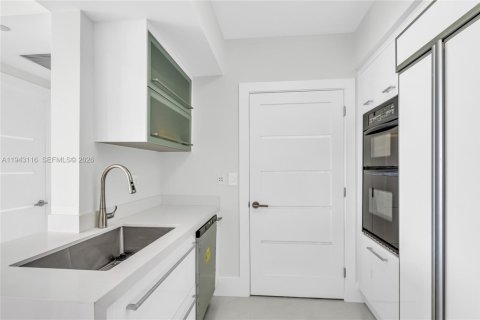 Condo in Sunny Isles Beach, Florida, 2 bedrooms  № 2000781 - photo 2