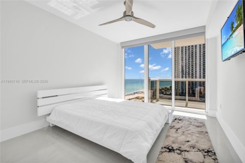 Condo in Sunny Isles Beach, Florida, 2 bedrooms  № 2000781 - photo 21