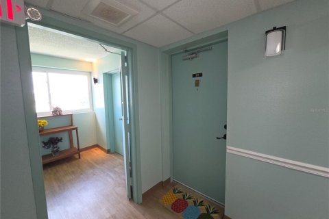 Condo in Port Charlotte, Florida, 1 bedroom № 2109747 - photo 5