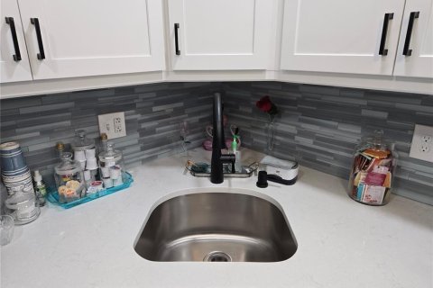 Condo in Port Charlotte, Florida, 1 bedroom № 2109747 - photo 10