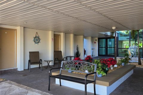 Condo in Port Charlotte, Florida, 1 bedroom № 2109747 - photo 2