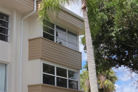 Condo in Port Charlotte, Florida, 1 bedroom № 2109747 - photo 4