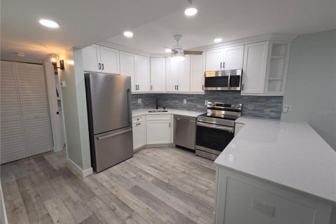 Condo in Port Charlotte, Florida, 1 bedroom № 2109747 - photo 7