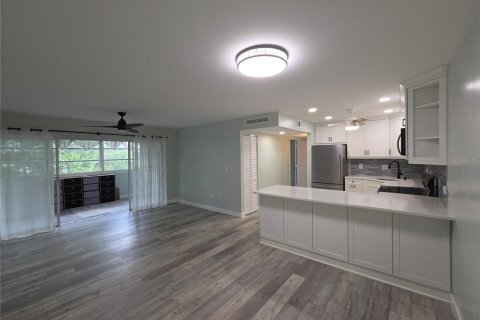 Condo in Port Charlotte, Florida, 1 bedroom № 2109747 - photo 6