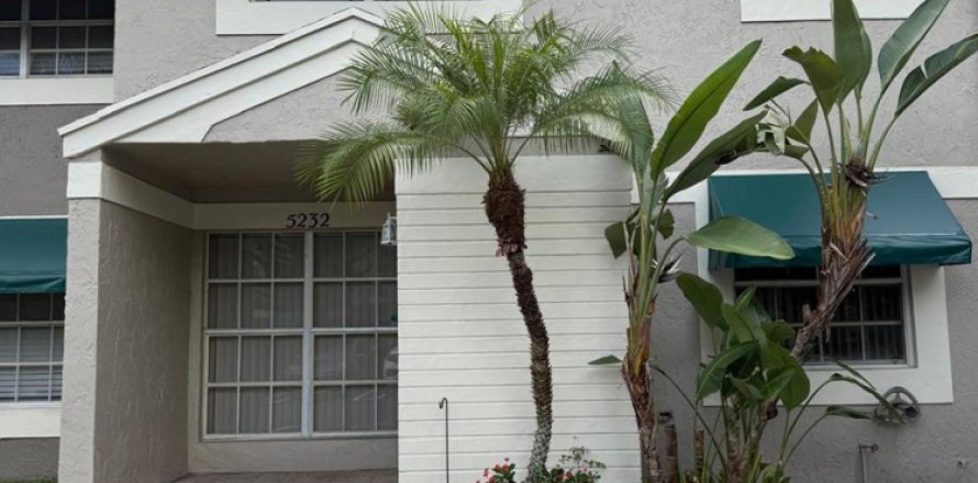 Townhouse in Cooper City, Florida 3 bedrooms, 120.96 sq.m. № 2180707